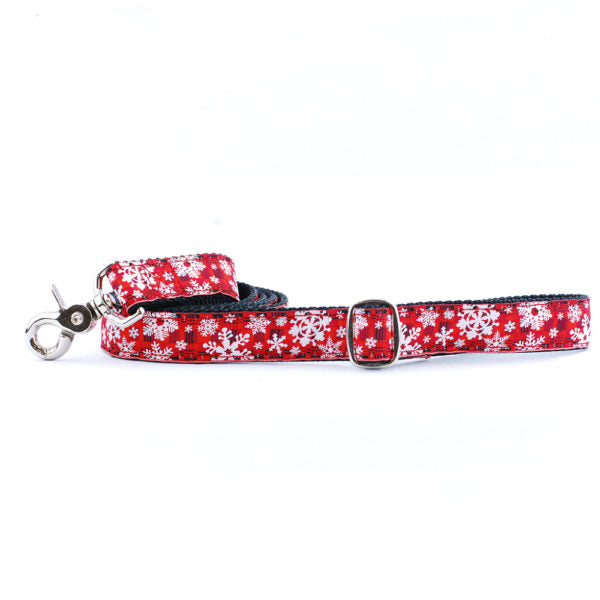 Christmas-themed dog leash with white snowflakes on red plaid background – stylish and strong pet leash by Primemarket7