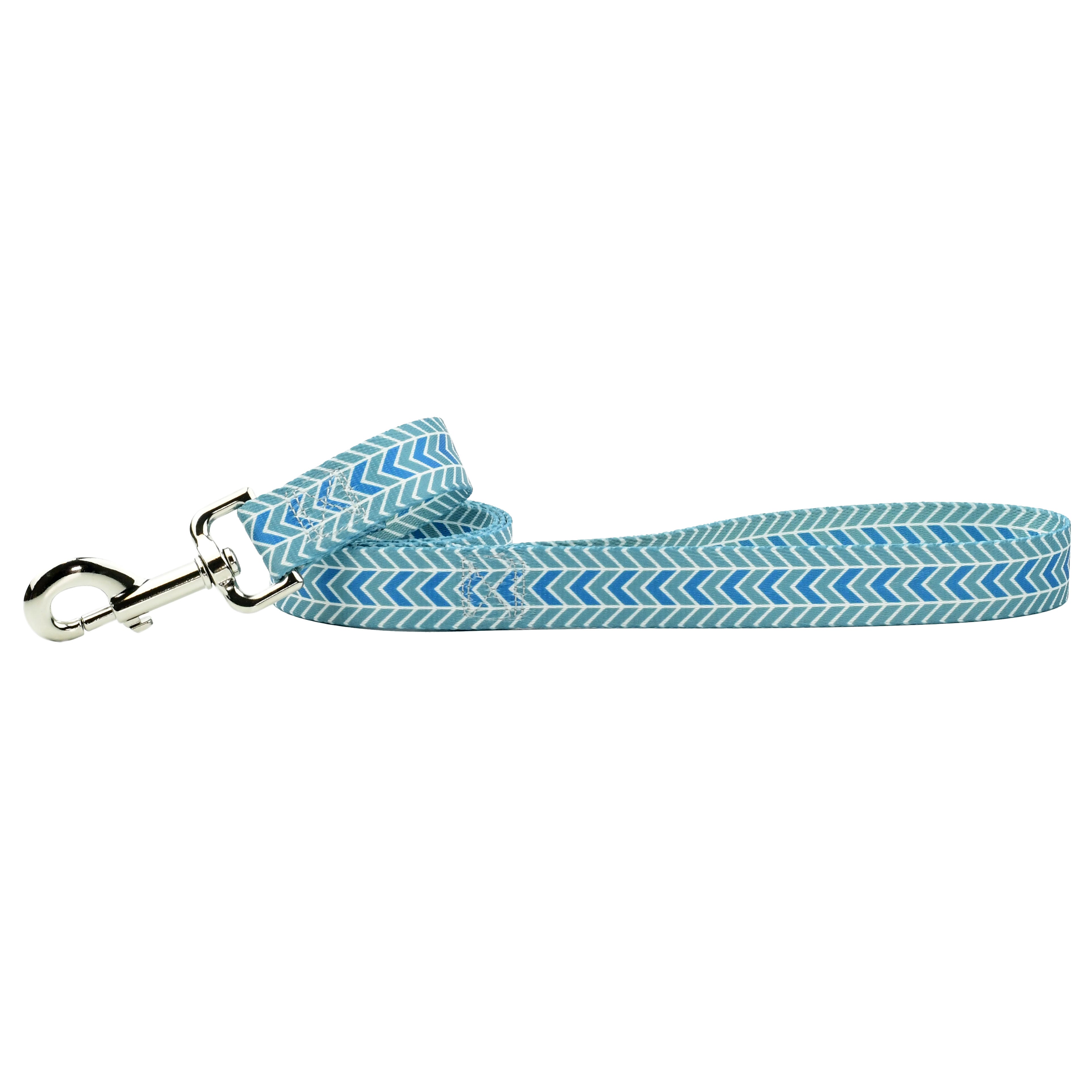 Primemarket7 dog leash in light blue and white chevron pattern with silver hardware - Earthstyle